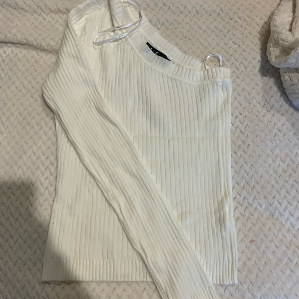 One shoulder sweater